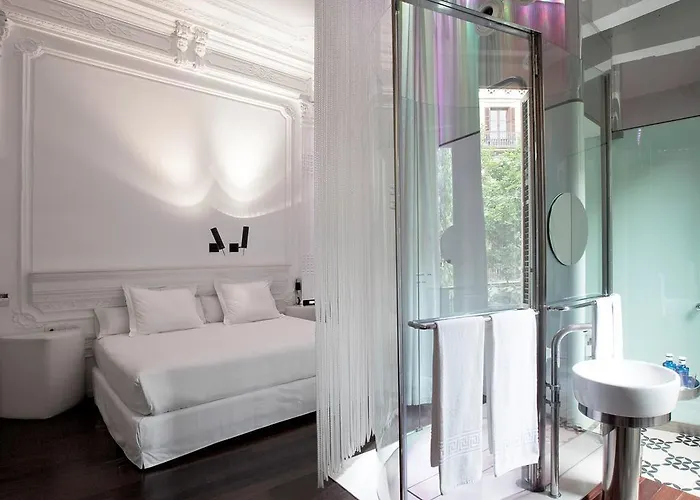 Chic & Basic Born Boutique 3*