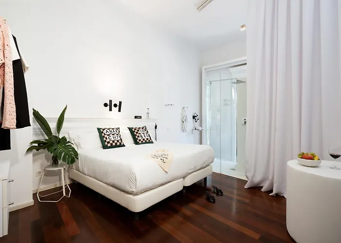 Chic & Basic Born Boutique 3*