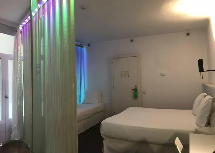 Chic & Basic Born Boutique 3*