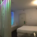 Chic & Basic Born Boutique 3*