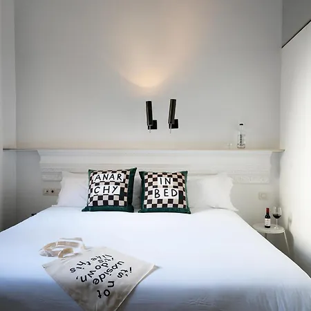 מלון Chic & Basic Born Boutique