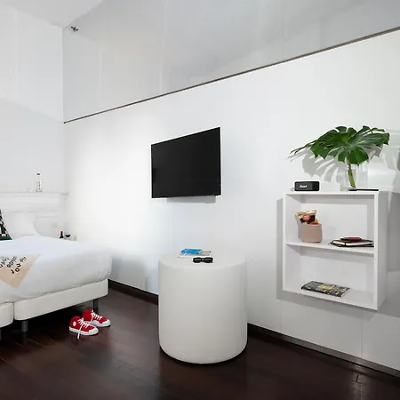 מלון Chic & Basic Born Boutique 3*