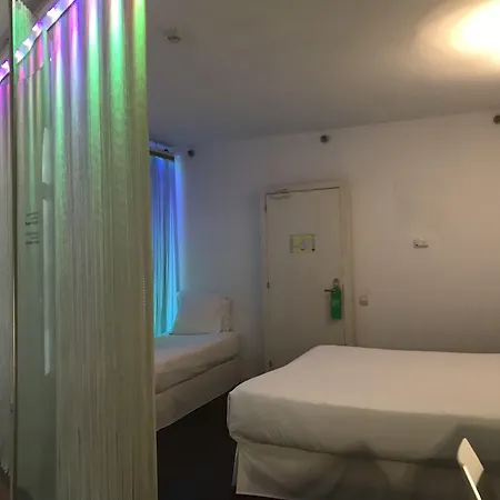 Chic & Basic Born Boutique 3*