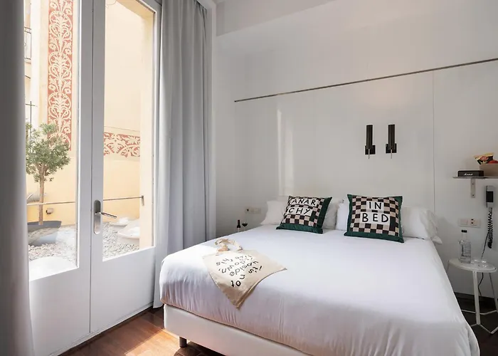 Ξενοδοχείο Chic & Basic Born Boutique 3*