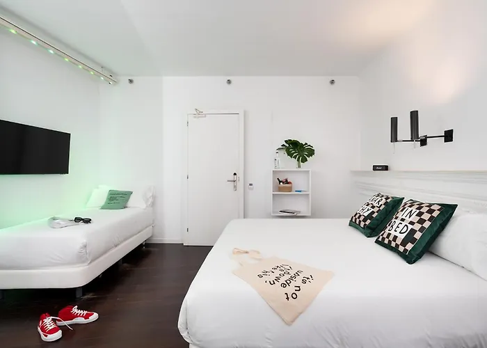 Ξενοδοχείο Chic & Basic Born Boutique 3*