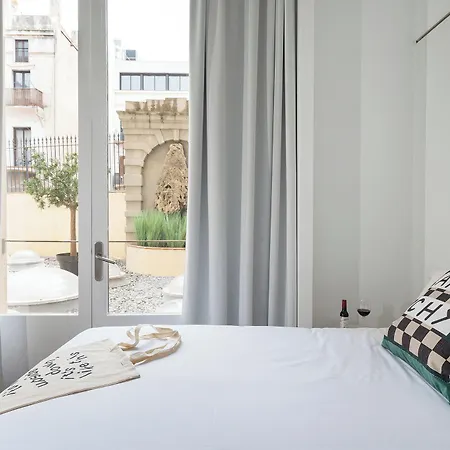 Chic & Basic Born Boutique