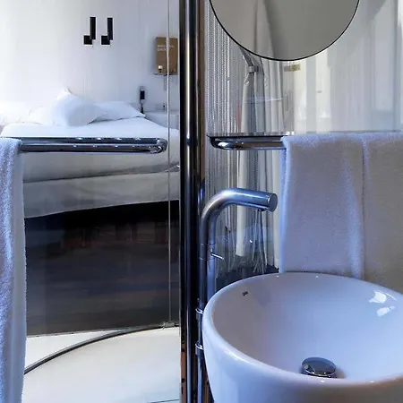 Chic & Basic Born Boutique 3*