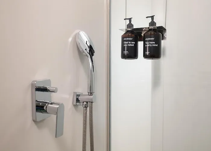 Chic & Basic Born Boutique